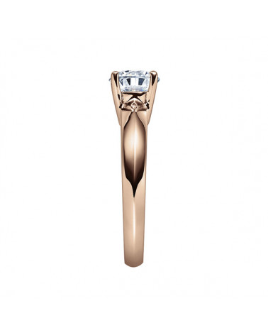 Clásico anillo de compromiso con diamante artificial de origen responsable