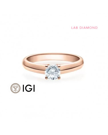 Clásico anillo de compromiso con diamante artificial de origen responsable