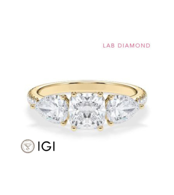 Gold or platinum engagement ring with various diamond cuts | Staring