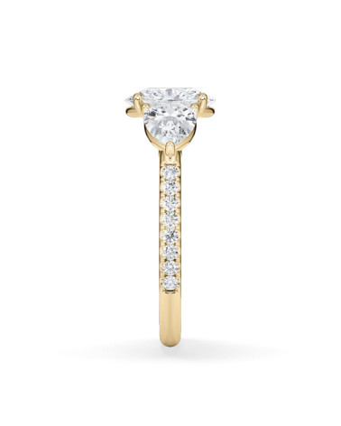 Anillo de compromiso de oro o platino con distintos cortes de diamante | Staring