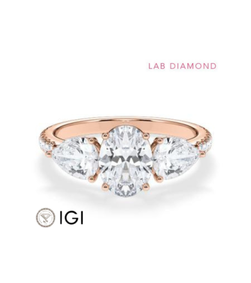 Pink gold engagement ring with various diamond cuts | Starring
