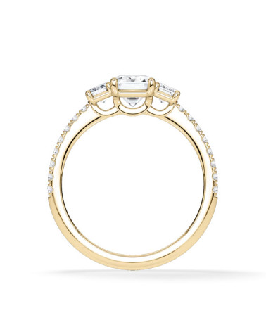 Anillo de compromiso de oro amarillo con forma radiant o esmeralda| Staring