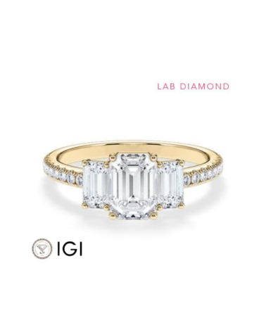 Anillo de compromiso de oro amarillo con forma radiant o esmeralda| Staring