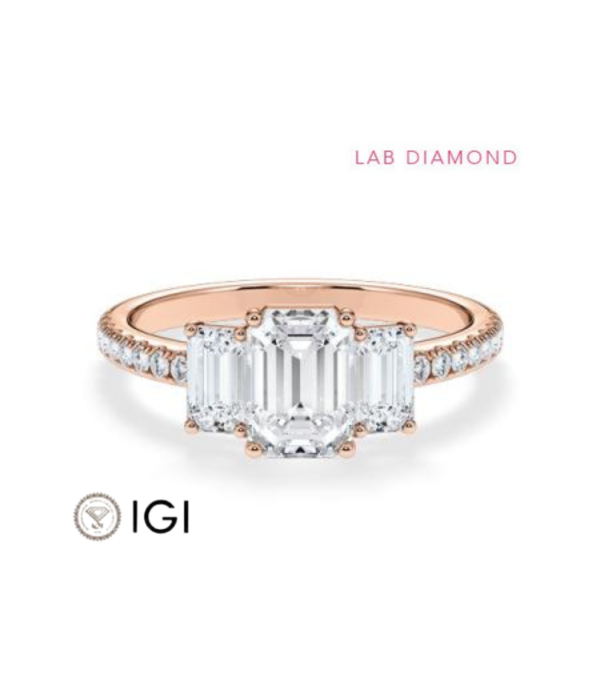 Pink gold engagement ring with various diamond cuts | Starring