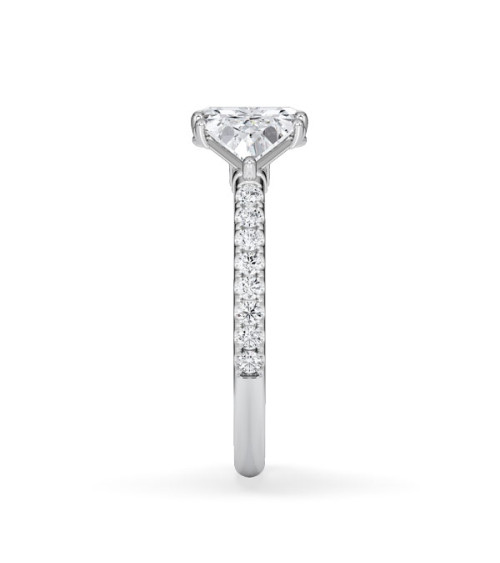 Anillo de pedidad en oro blanco o platino con distintos cortes de diamante | Staring