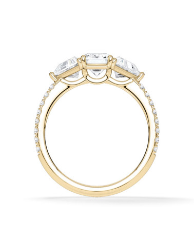 yellow Gold engagement ring with cut emerald | Staring